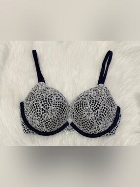 Victoria's Secret Very Sexy Plunge Push Up Bra NWOT Size 32C Blue White Lace